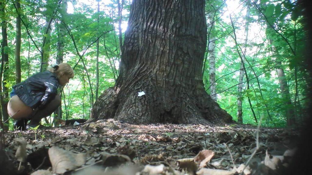 Girls Peeing In The Woods 12