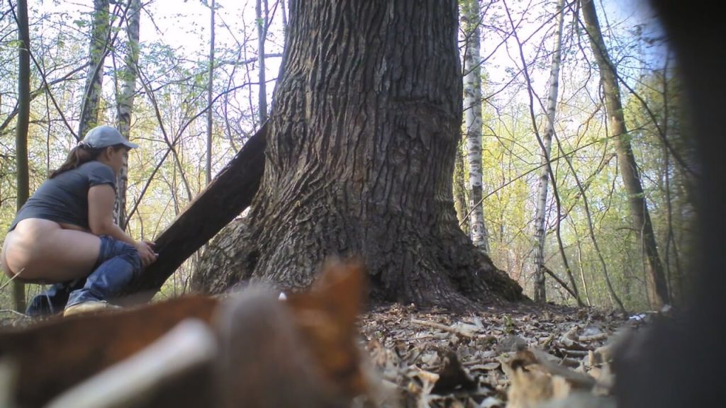 Girls Peeing In The Woods 16