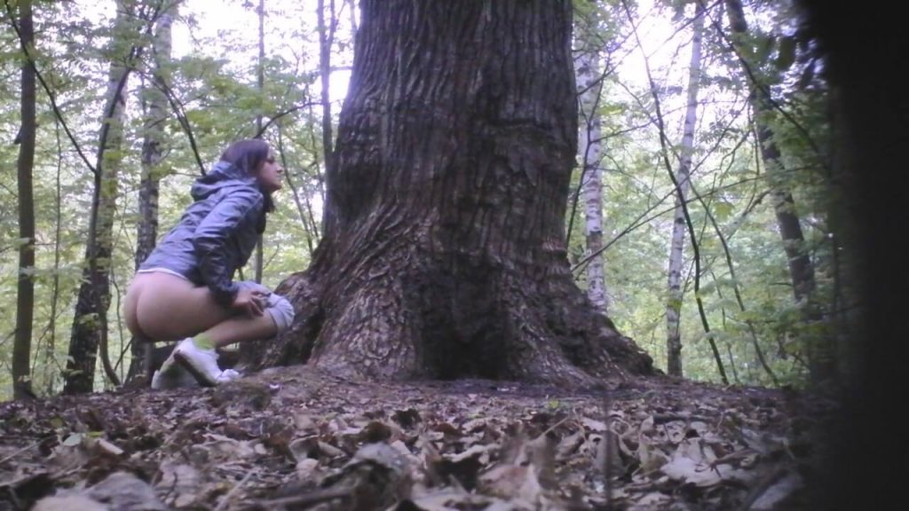 Girls Peeing In The Woods 31