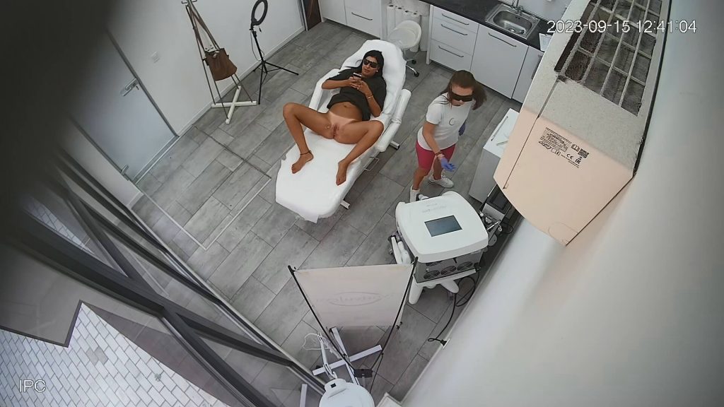 Beauty salon voyeur 65