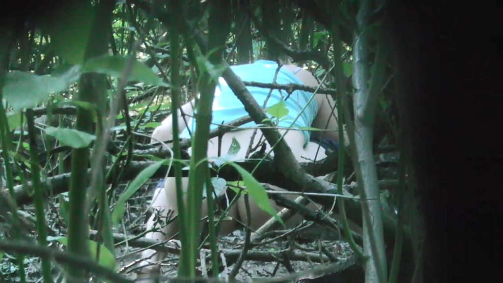 Girls Peeing In The Woods 60