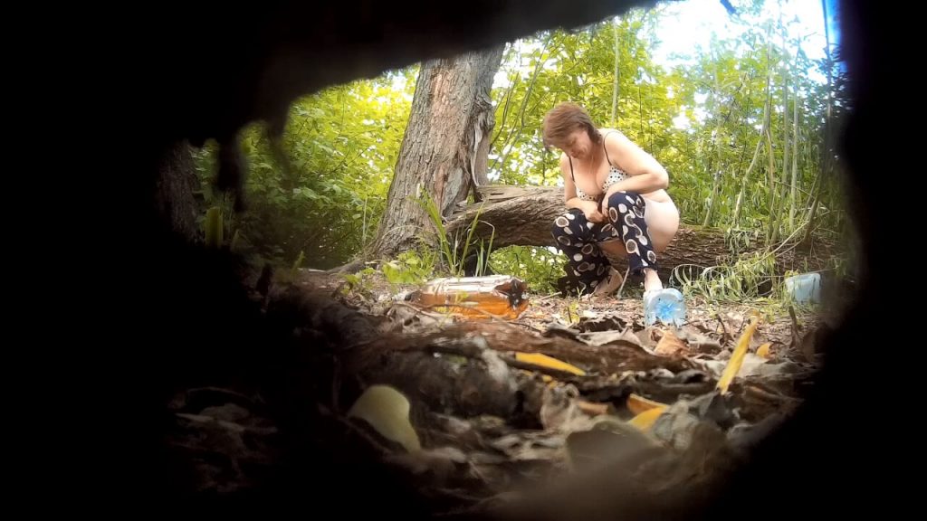 Girls Peeing In The Woods 63